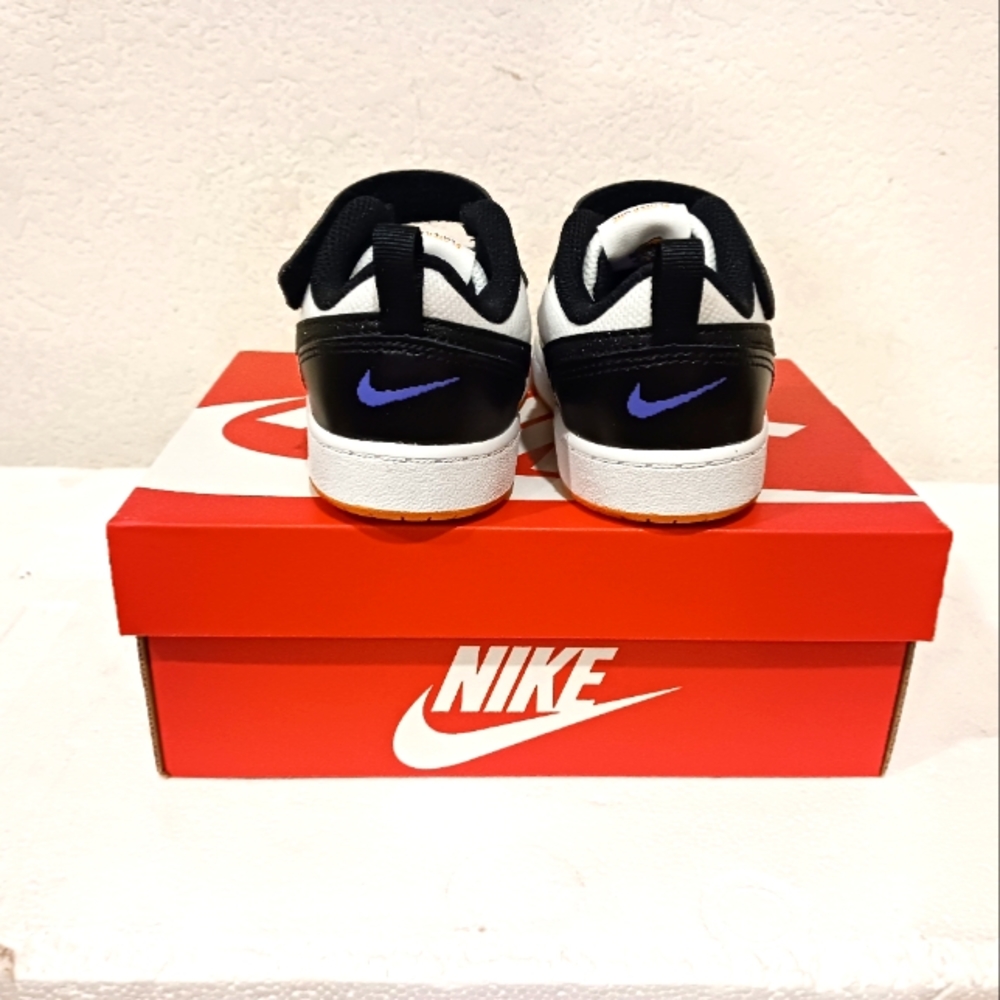 Nike - Picture 2 of 4